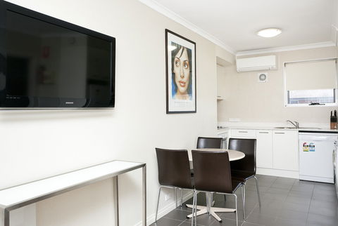 Forrest Hotel And Apartments - Accommodation Gold Coast 1