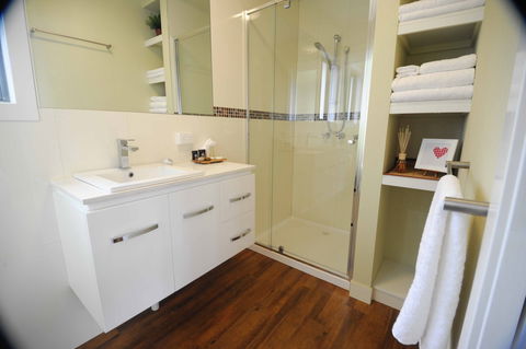 Gisborne Peak Winery  Cottages - Accommodation Gold Coast 1
