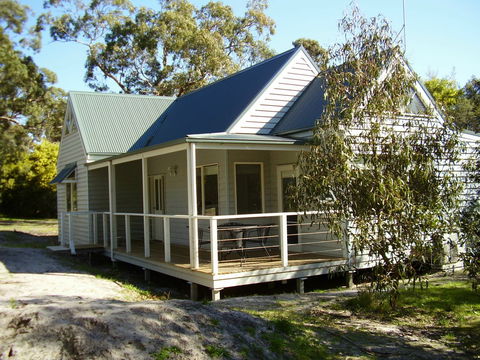 Hooked Inn Cottages - Accommodation Gold Coast 0