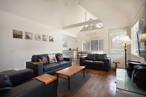 Hooked Inn Cottages - Accommodation Gold Coast 1