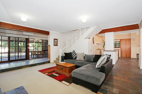 Porepunkah Elms - Accommodation Gold Coast 2