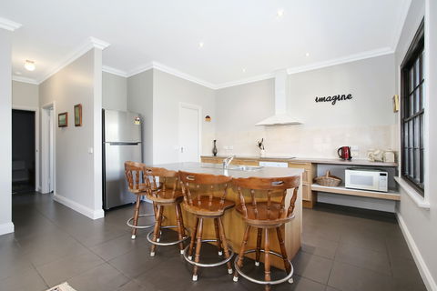 River Verse - Accommodation Gold Coast 2
