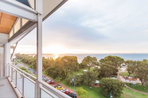 Rockingham Apartments - Accommodation Gold Coast 2