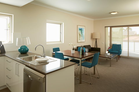 Baileys Serviced Apartments - Accommodation Gold Coast 0