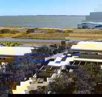 Coorong Aurora - Breathtaking Waterfront Escape - Gold Coast 4U