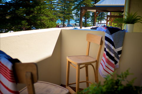 Cottesloe Artist's Beach Retreat - Accommodation Gold Coast 0