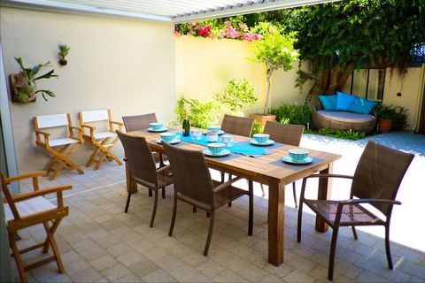 Cottesloe Artist's Beach Retreat - Accommodation Gold Coast 1
