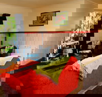 Crays Accommodation - The Esplanade - Accommodation Gold Coast