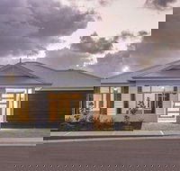 Fairway Lakeside - Accommodation Gold Coast