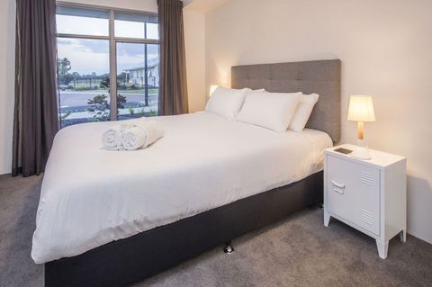 Fairway Lakeside - Accommodation Gold Coast 2