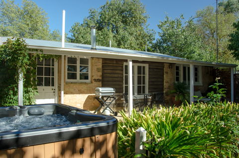 Ford Cottage Bed & Breakfast - Accommodation Gold Coast 0