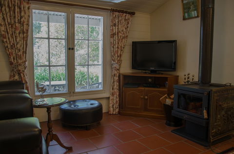 Ford Cottage Bed & Breakfast - Accommodation Gold Coast 2