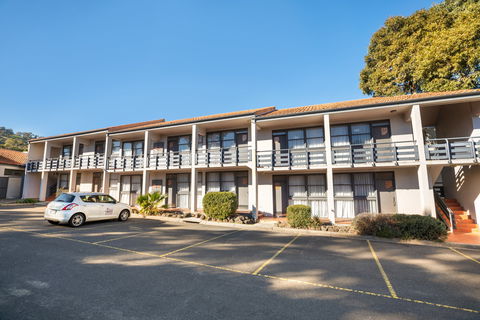 Nightcap At Ferntree Gully Hotel - Gold Coast 4U 0