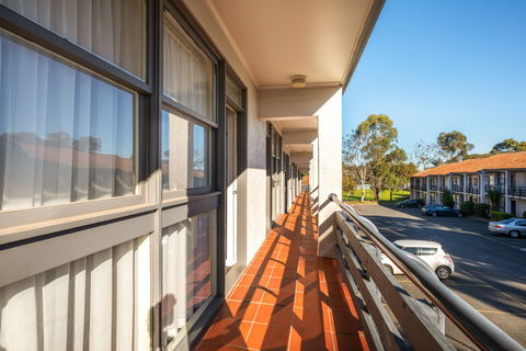 Nightcap At Ferntree Gully Hotel - Gold Coast 4U 1
