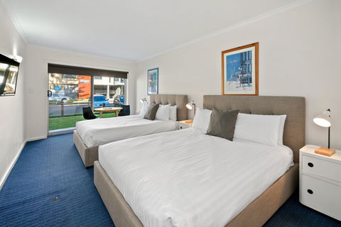 North Pier Hotel - Accommodation Gold Coast 2
