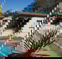Parkes Country Cabins - Gold Coast 4U