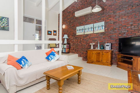 Rattie's Residence - Accommodation Gold Coast 0