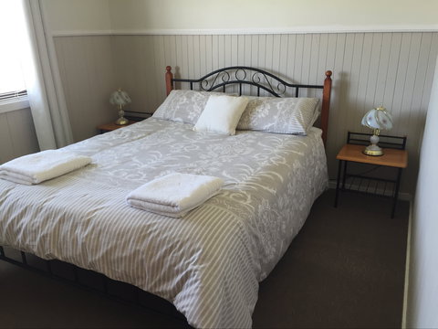 Riverland Holiday Cottage - Accommodation Gold Coast 1