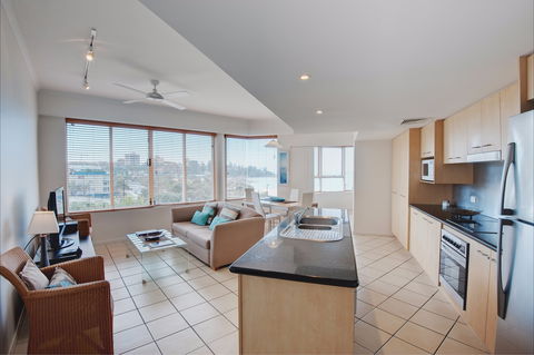 Rolling Surf Resort - Accommodation Gold Coast 2