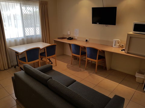 The Palms Motel Chinchilla - Accommodation Gold Coast 2