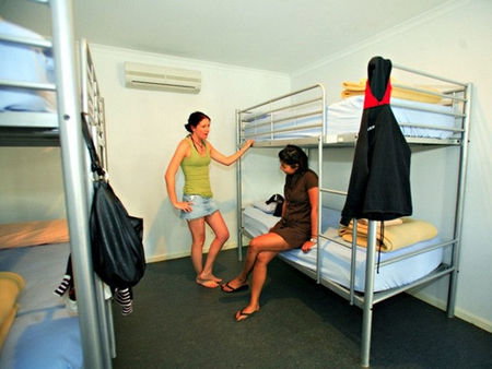 Blue Reef Backpackers - Accommodation Gold Coast 2