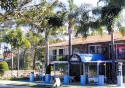 Palm Court Motel - Accommodation Gold Coast 2