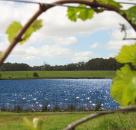 Bettenays Lakeside Loft Apartment and Vineyard Chalets - Accommodation Gold Coast