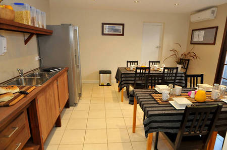 Waikiki Beach Bed And Breakfast - Gold Coast 4U 4
