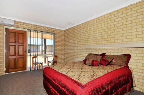 Drakesbrook Hotel Motel - Accommodation Gold Coast 0