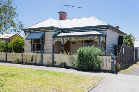 Abaleen House - Accommodation Gold Coast 0