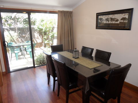 Adelaide Serviced Accommodation - Archer Townhouse - 1 Gold Coast 1