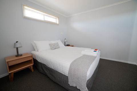 Bridport Beach Cottages - Gold Coast 4U 2