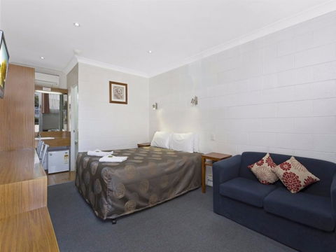 Byer Fountain Motor Inn And Restaurant - Accommodation Gold Coast 2