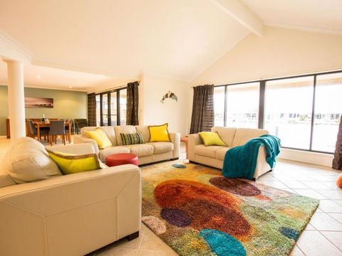 Canal Elegance In Yunderup - Accommodation Gold Coast 0