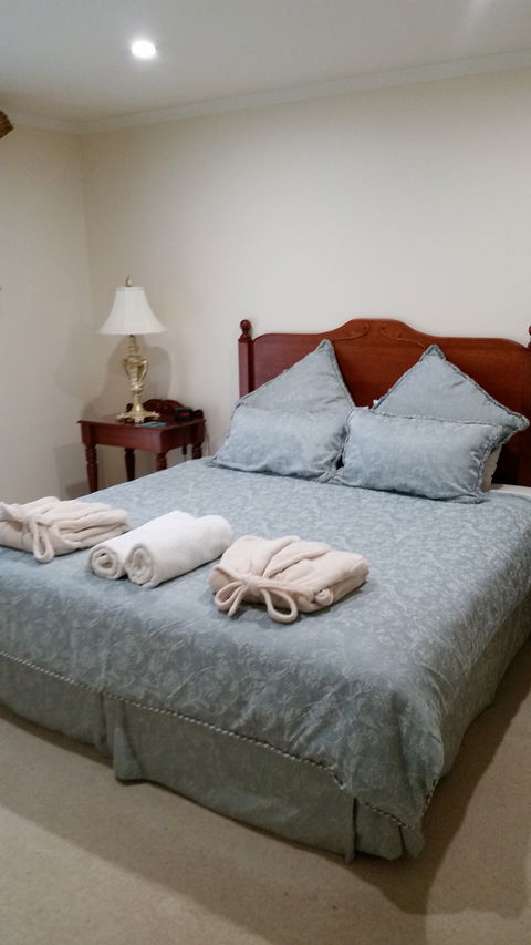 Carolynnes Cottages - Blue Wren Cottage - Accommodation Gold Coast 0