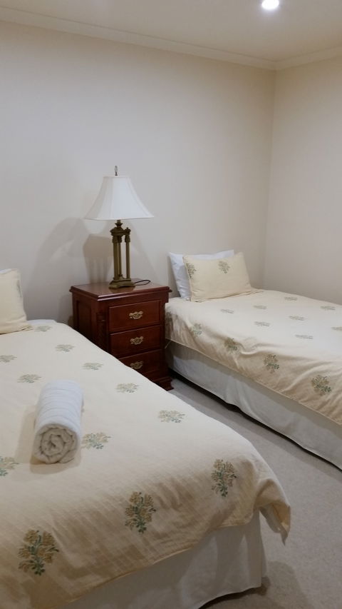 Carolynnes Cottages - Blue Wren Cottage - Accommodation Gold Coast 1