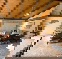 Chisholm Heights CBD Accommodation - Accommodation Gold Coast