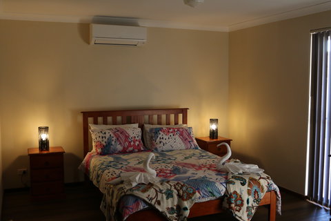 CozyStay At Kearsley - Accommodation Gold Coast 0