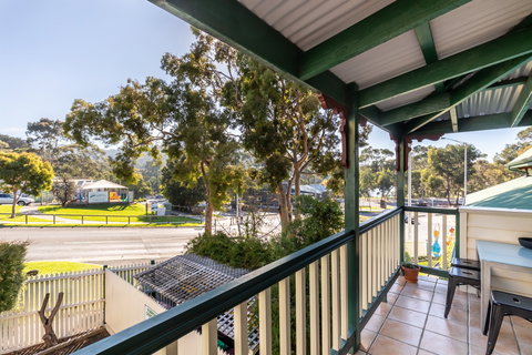 Dlux + Escape @ Lorne - Accommodation Gold Coast 2