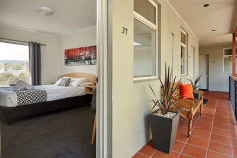 Elphin  Motel & Serviced Apartments - Accommodation Gold Coast 1