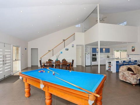 Falcon By The Bay - Accommodation Gold Coast 0