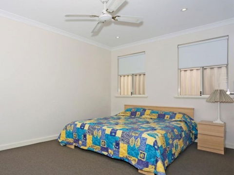 Falcon By The Bay - Accommodation Gold Coast 2