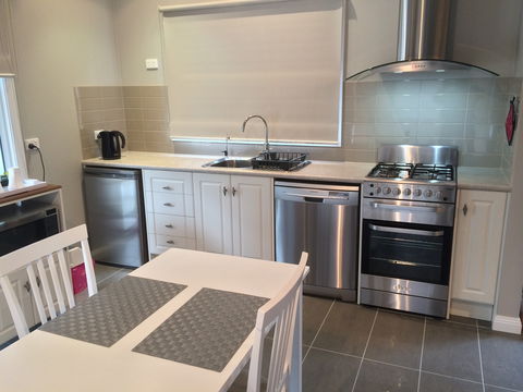 High Peaks Cottages - Accommodation Gold Coast 2