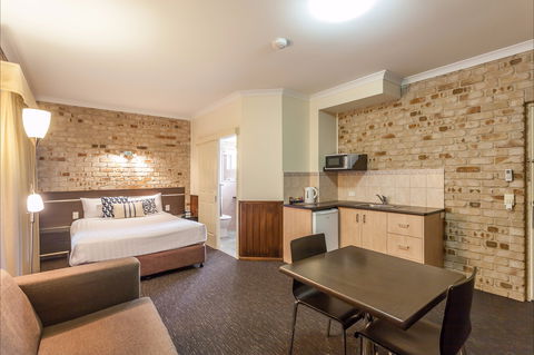 Highlander Motor Inn And Apartments - Accommodation Gold Coast 0