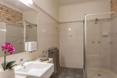 Highlander Motor Inn And Apartments - Accommodation Gold Coast 1