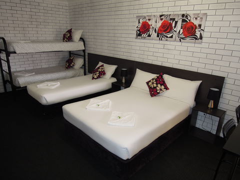 Jackaroo Apartments - Motel - Accommodation Gold Coast 2