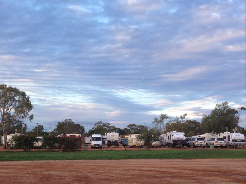 Lightning Ridge Holiday Park - Gold Coast 4U 2
