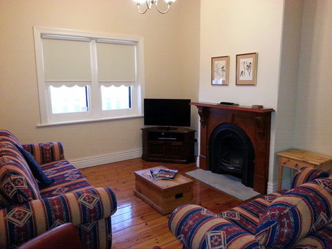Phoenix Cottage - Accommodation Gold Coast 1