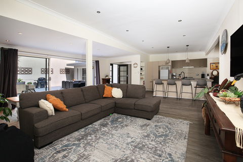 Swanway - Accommodation Gold Coast 0