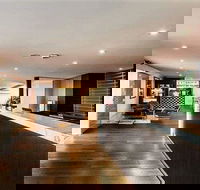 The Waverley International Hotel - Gold Coast 4U